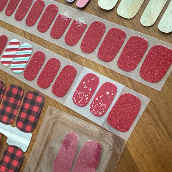 Festive Winter Nail Wraps Set - Picture 4 of 5